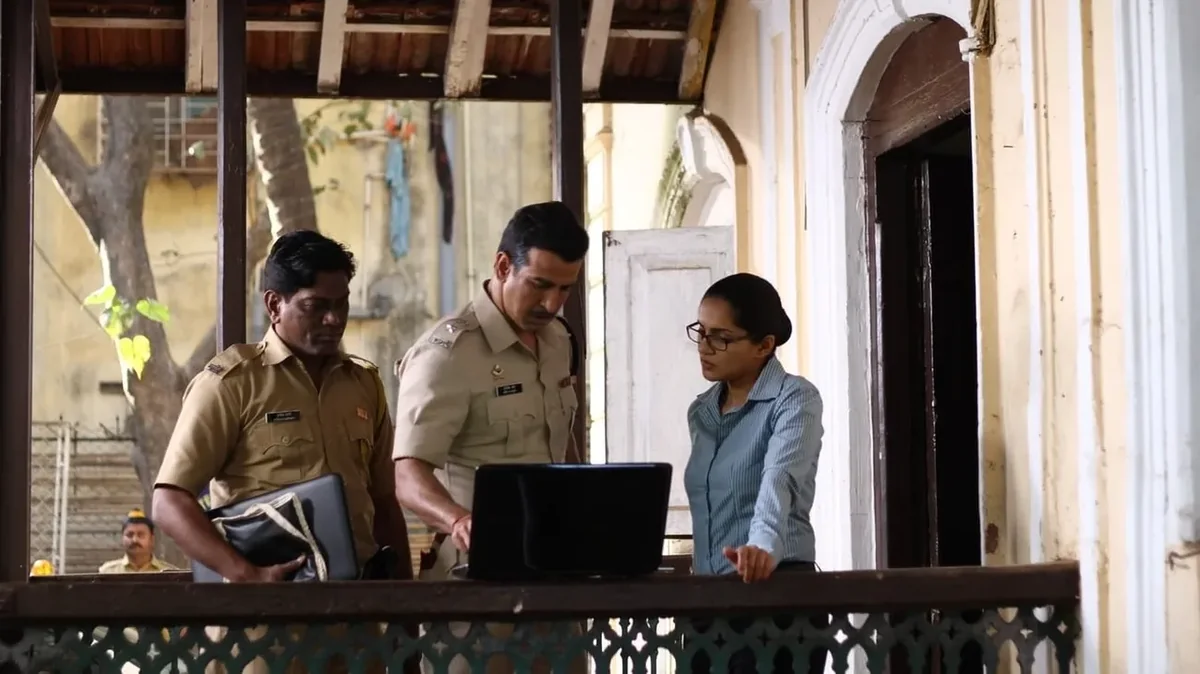 Çirkin Full HD İzle