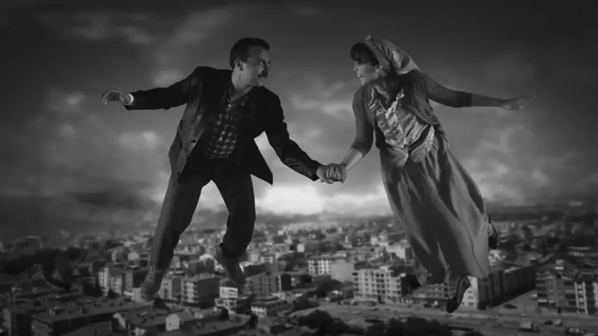 Sen Aydınlatırsın Geceyi Full HD İzle