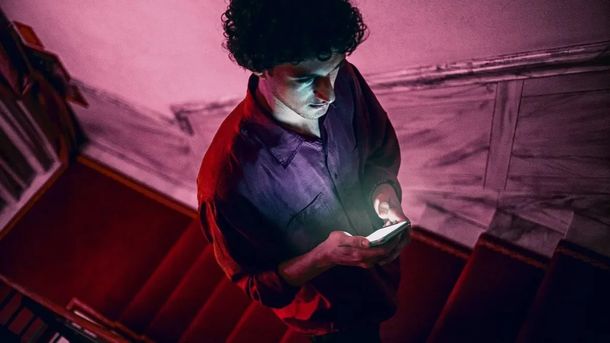 The App Full HD İzle