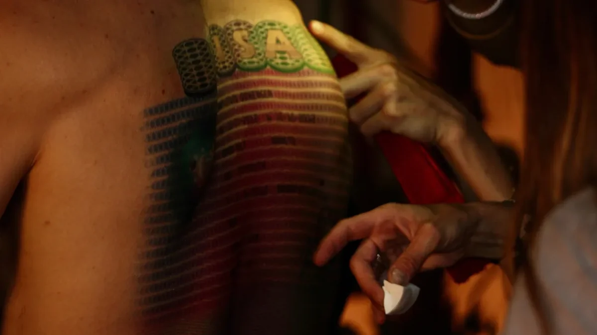 Derisini Satan Adam Full HD İzle