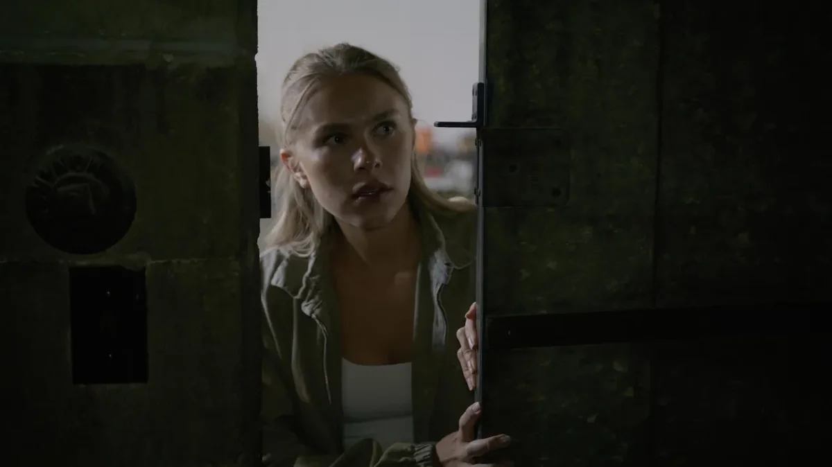 Through the Door Full HD İzle